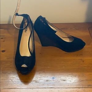 Black wedge heels